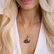 Prívesok s čiernymi a bielymi diamantmi a hnedými Lowell3