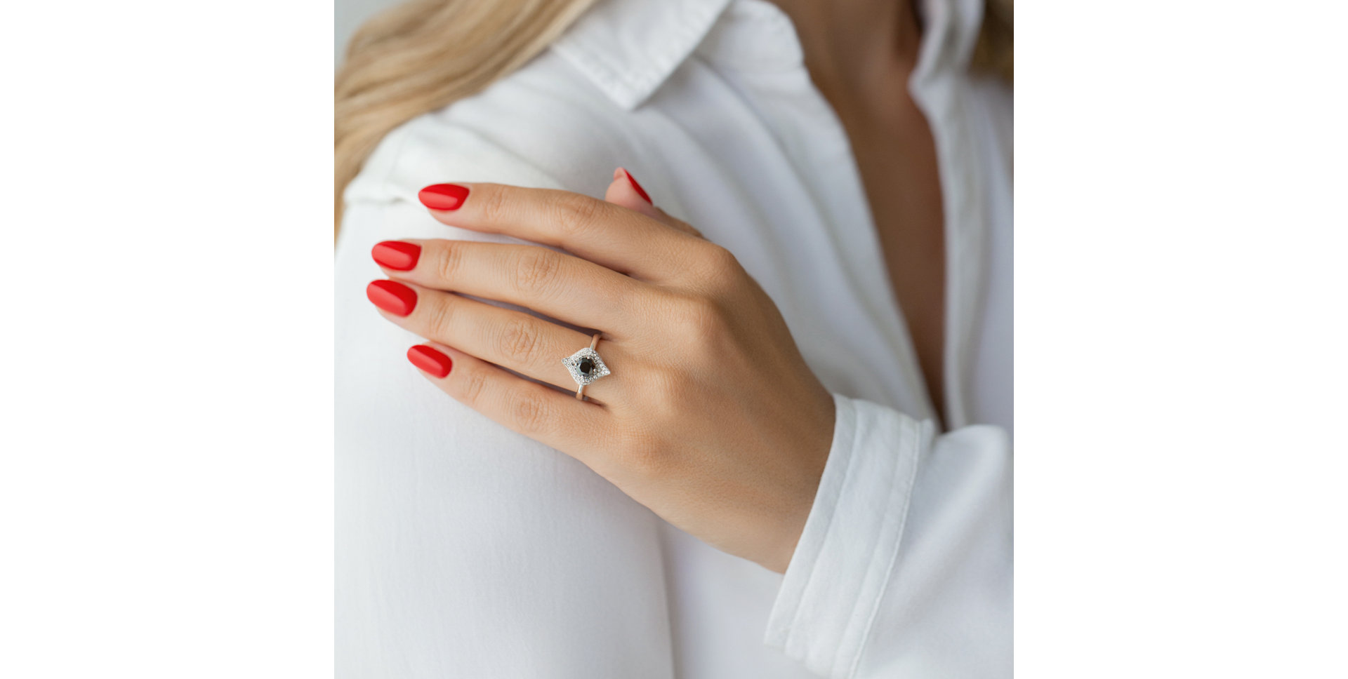 Prsteň s čiernymi a bielymi diamantmi Baroque Message