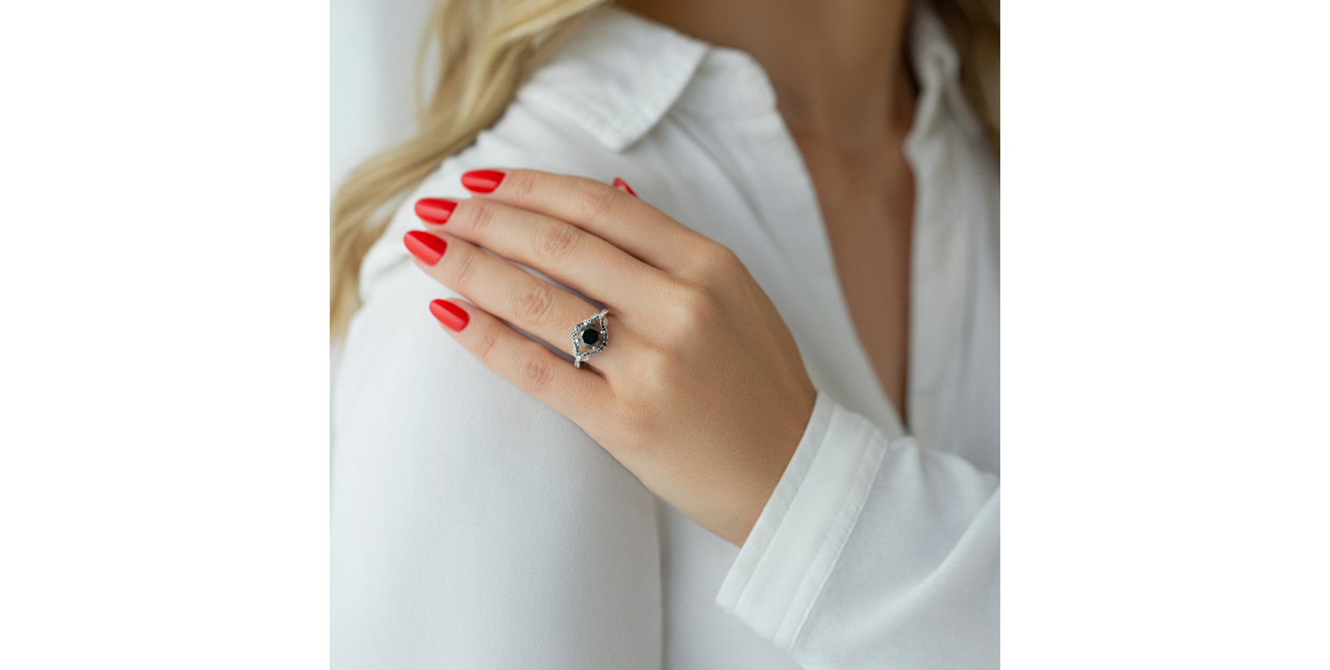 Prsteň s čiernymi a bielymi diamantmi Angelina