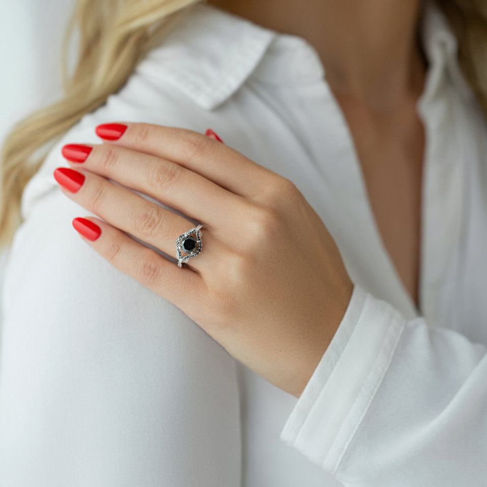 Prsteň s čiernymi a bielymi diamantmi Angelina