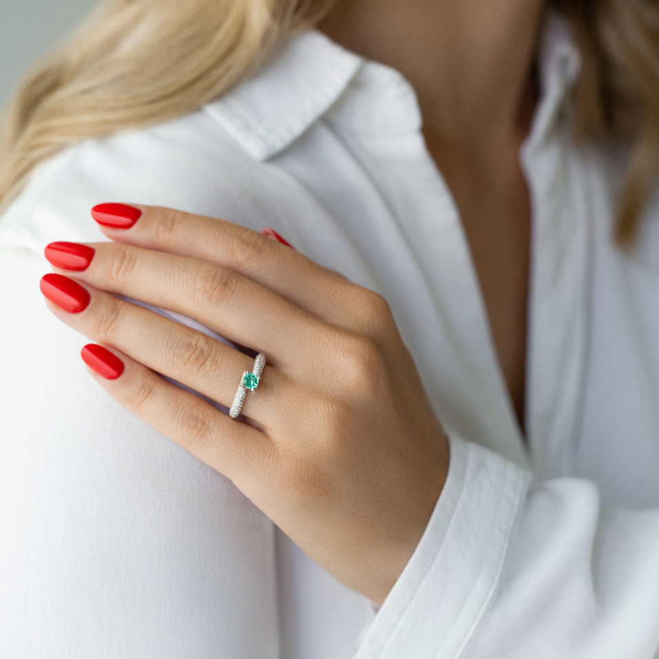 Prsteň s modrým diamantom a bielymi diamantmi Suzette