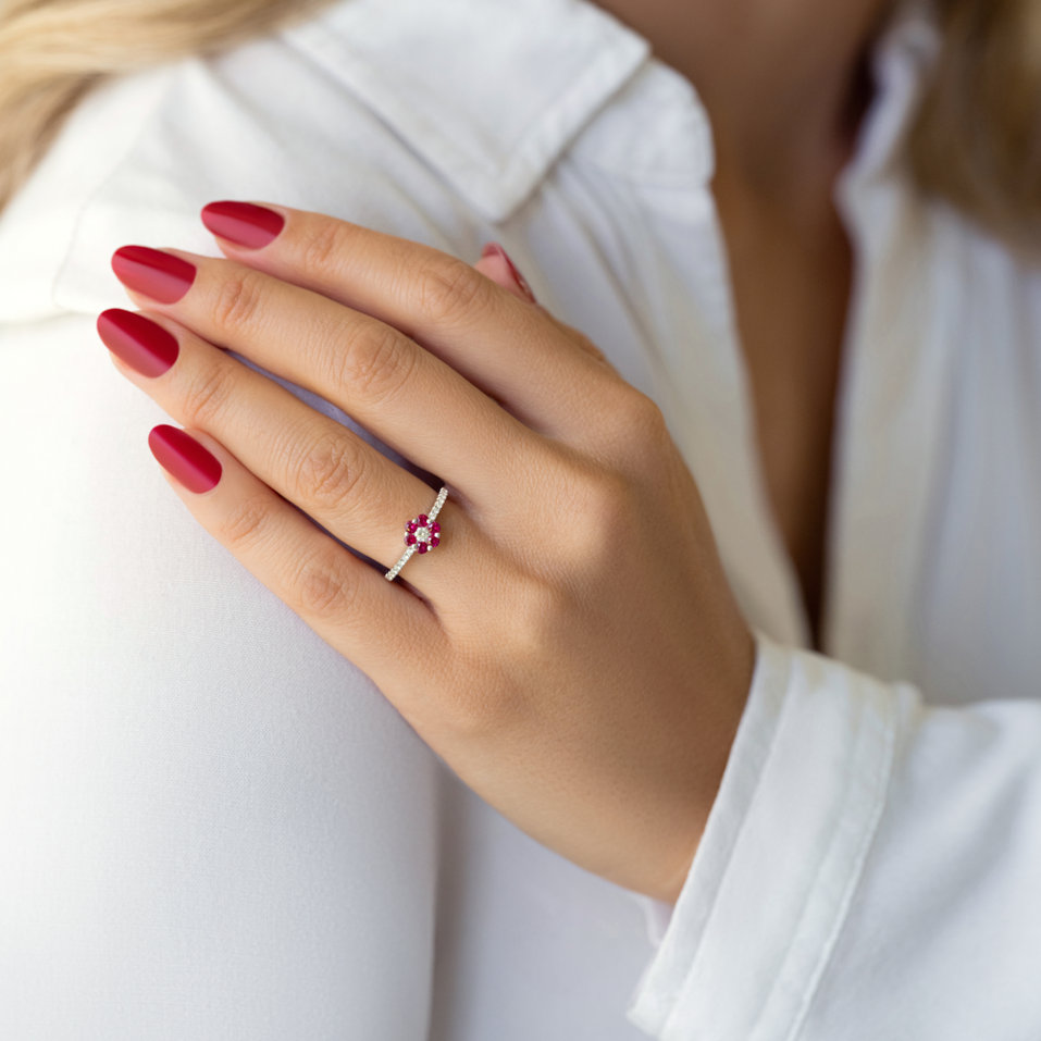 Prsteň s diamantmi a rubínmi Graceful Delicacy