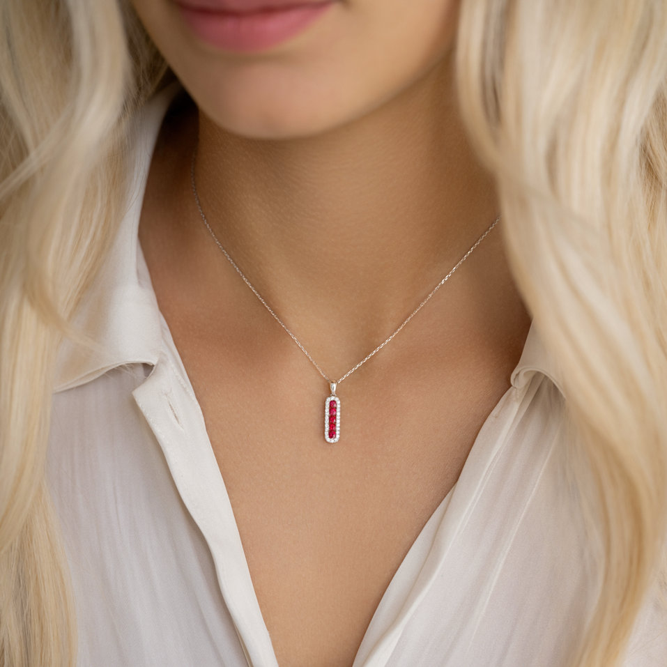 Přívěsok s diamantmi a rubínmi Gia