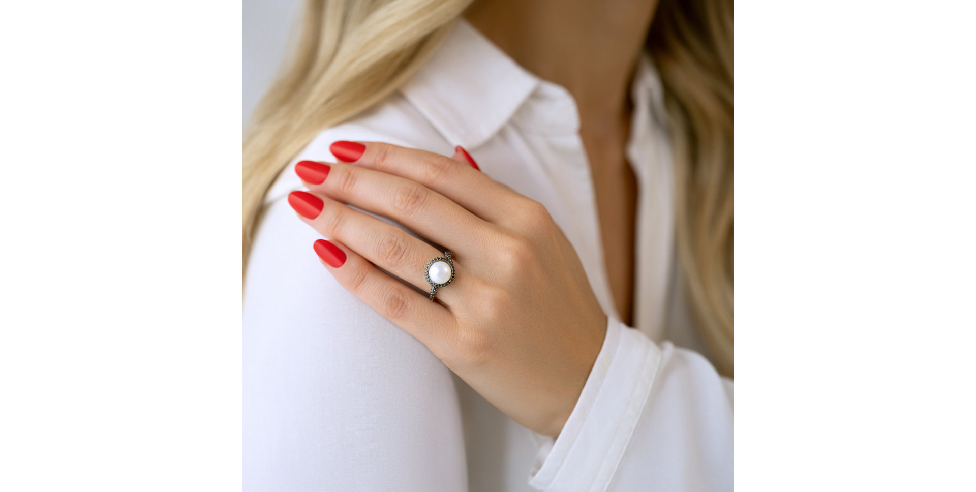 Prsteň s čiernymi diamantmi a perlou Marine