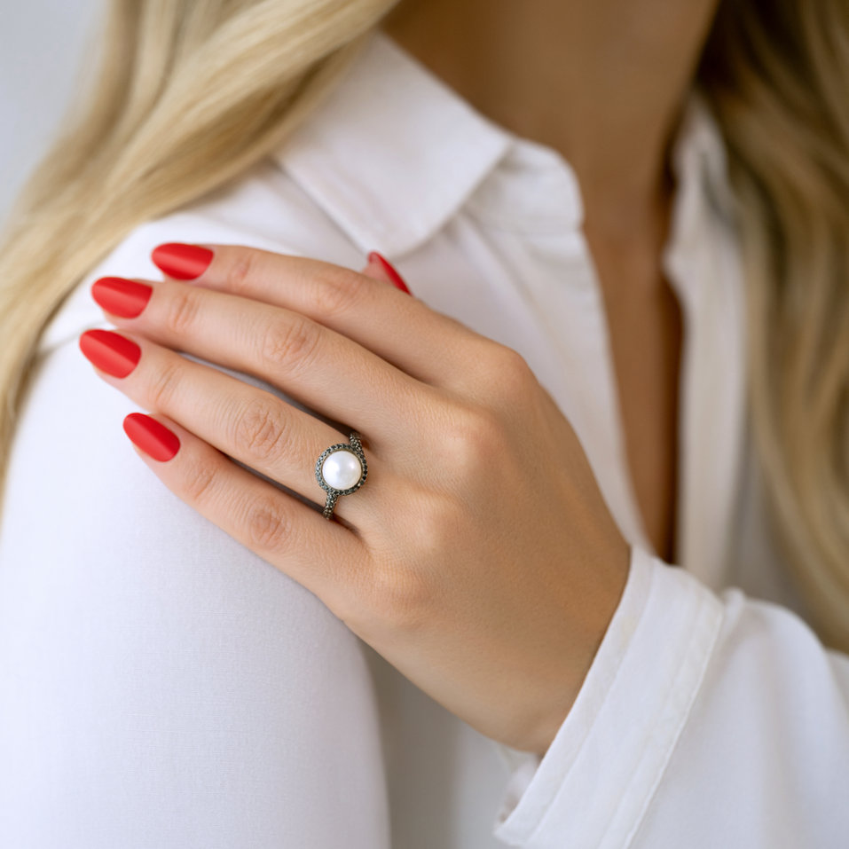 Prsteň s čiernymi diamantmi a perlou Marine