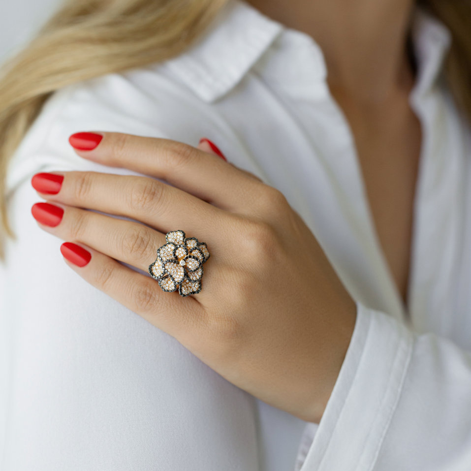 Prsteň s čiernymi a bielymi diamantmi Countess Magnolia