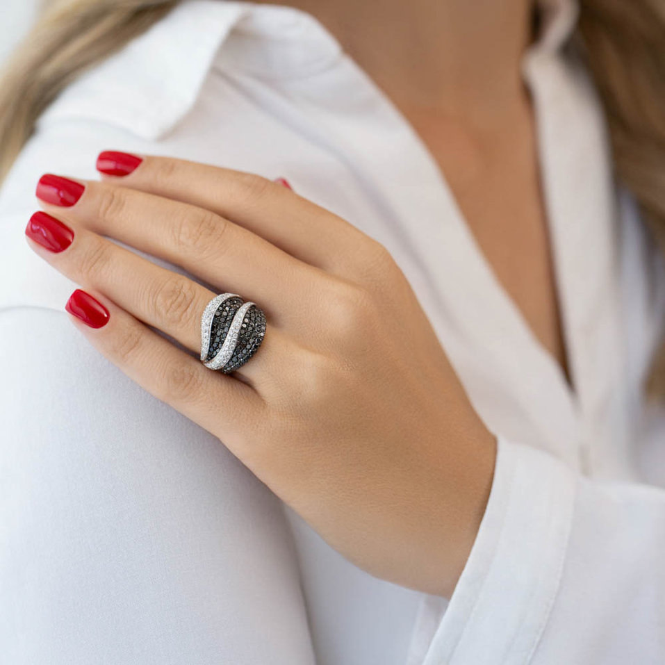 Prsteň s čiernymi a bielymi diamantmi Melendez