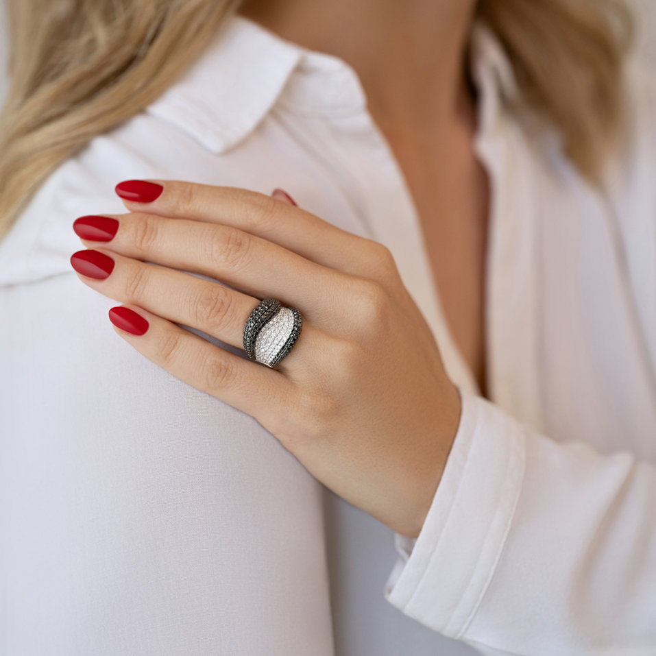 Prsteň s čiernymi a bielymi diamantmi Ocean Storm