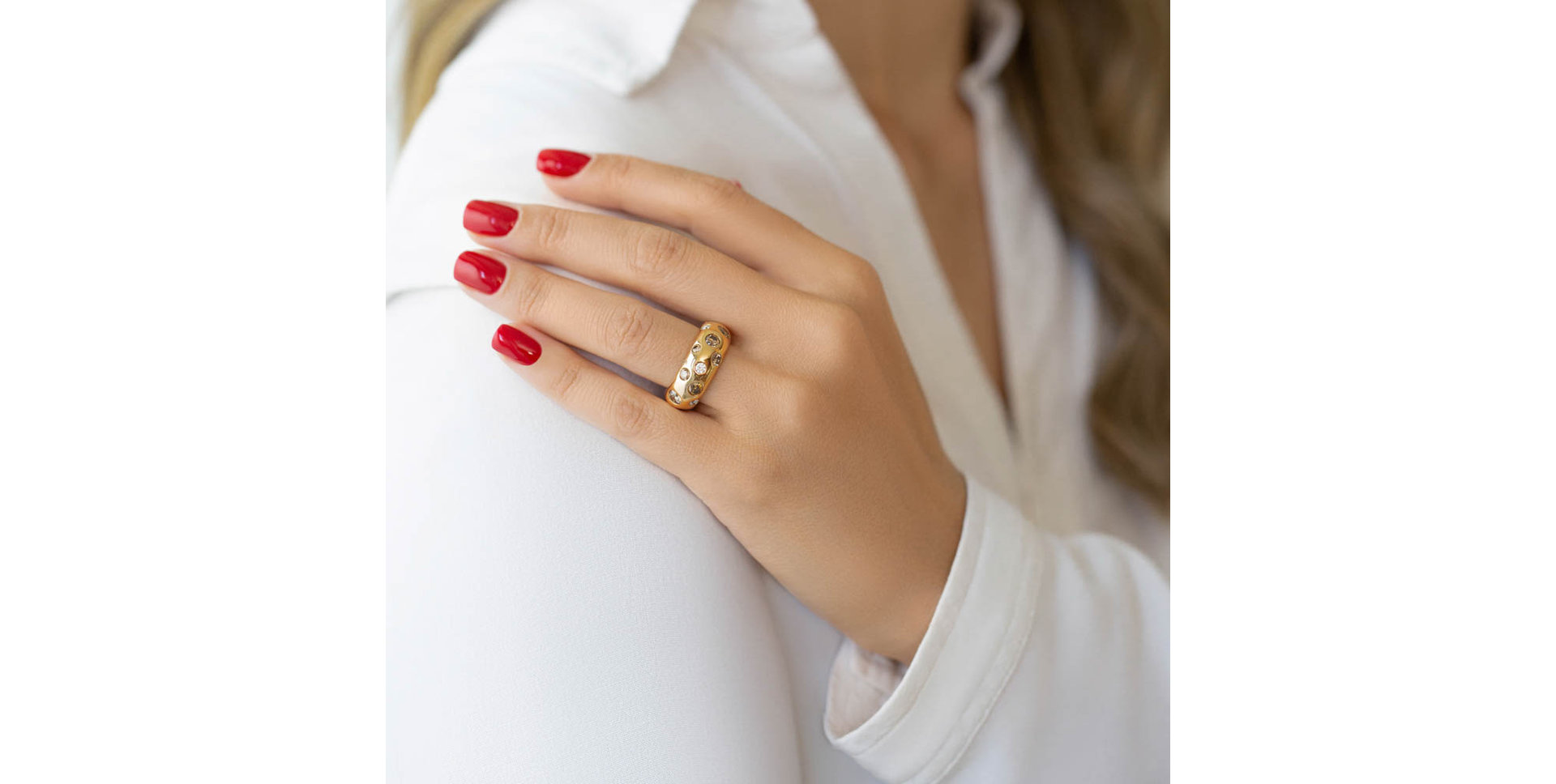 Prsteň s bielymi a hnedými diamantmi Fergie