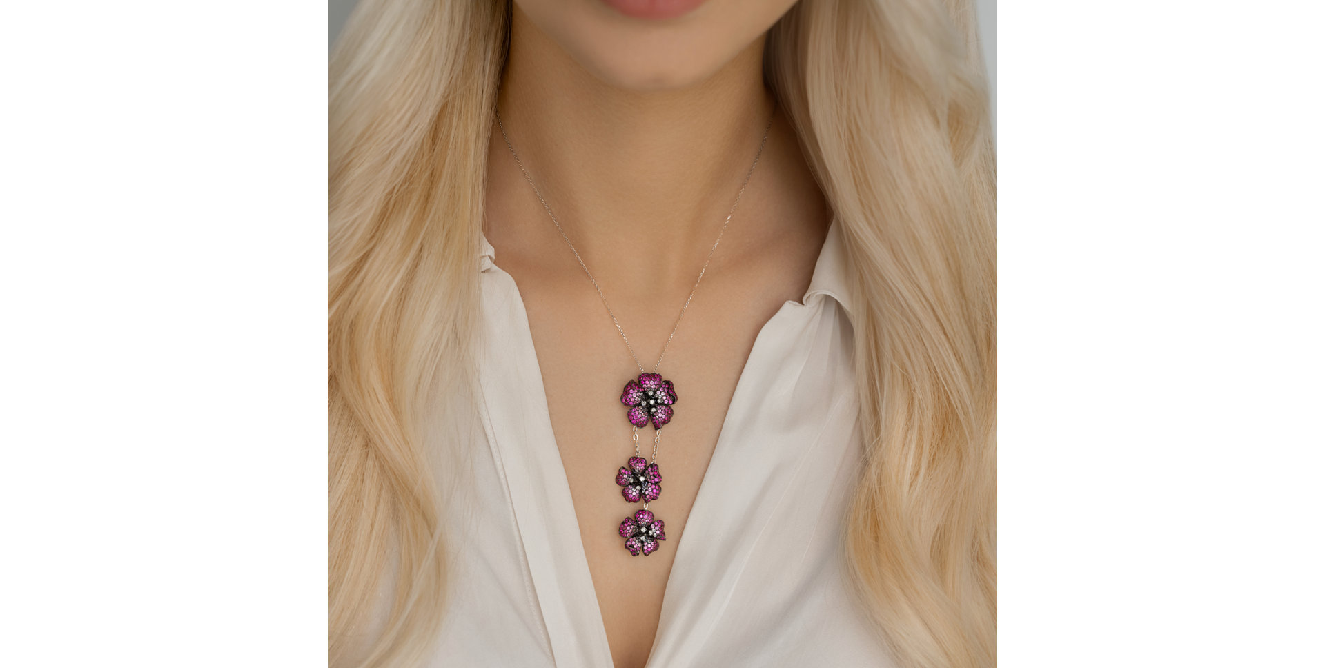 Přívěsok s diamantmi, rubínmi a zafírmi Ardath