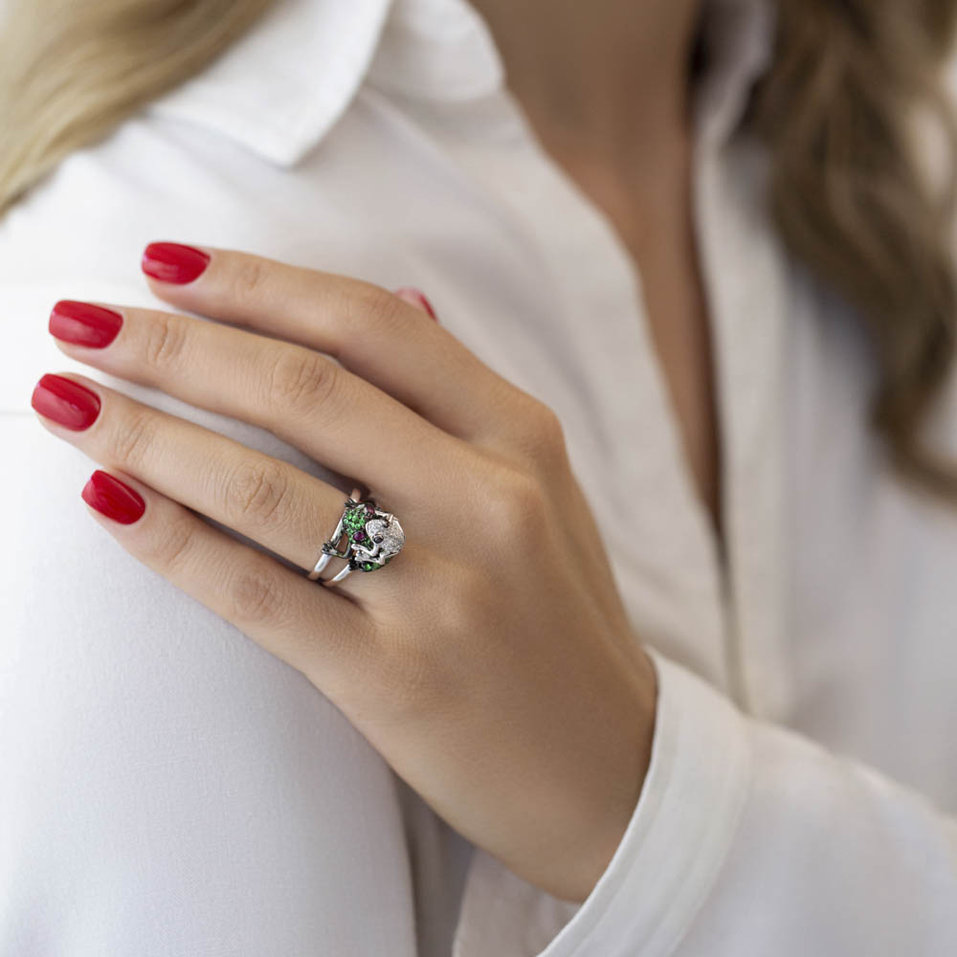 Prsteň s čiernymi a bielymi diamantmi, zafírmi a granátmi Frog Twins