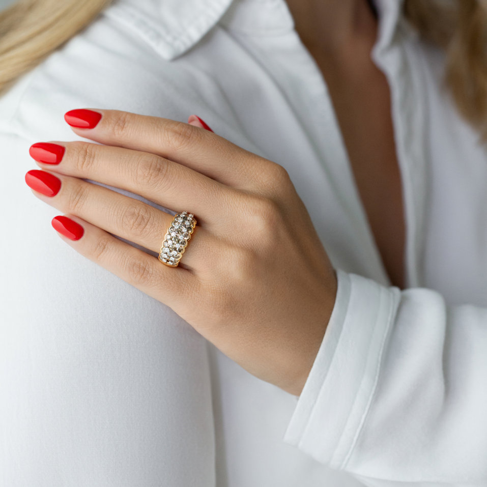 Prsteň s bielymi a hnedými diamantmi Posh Haeven