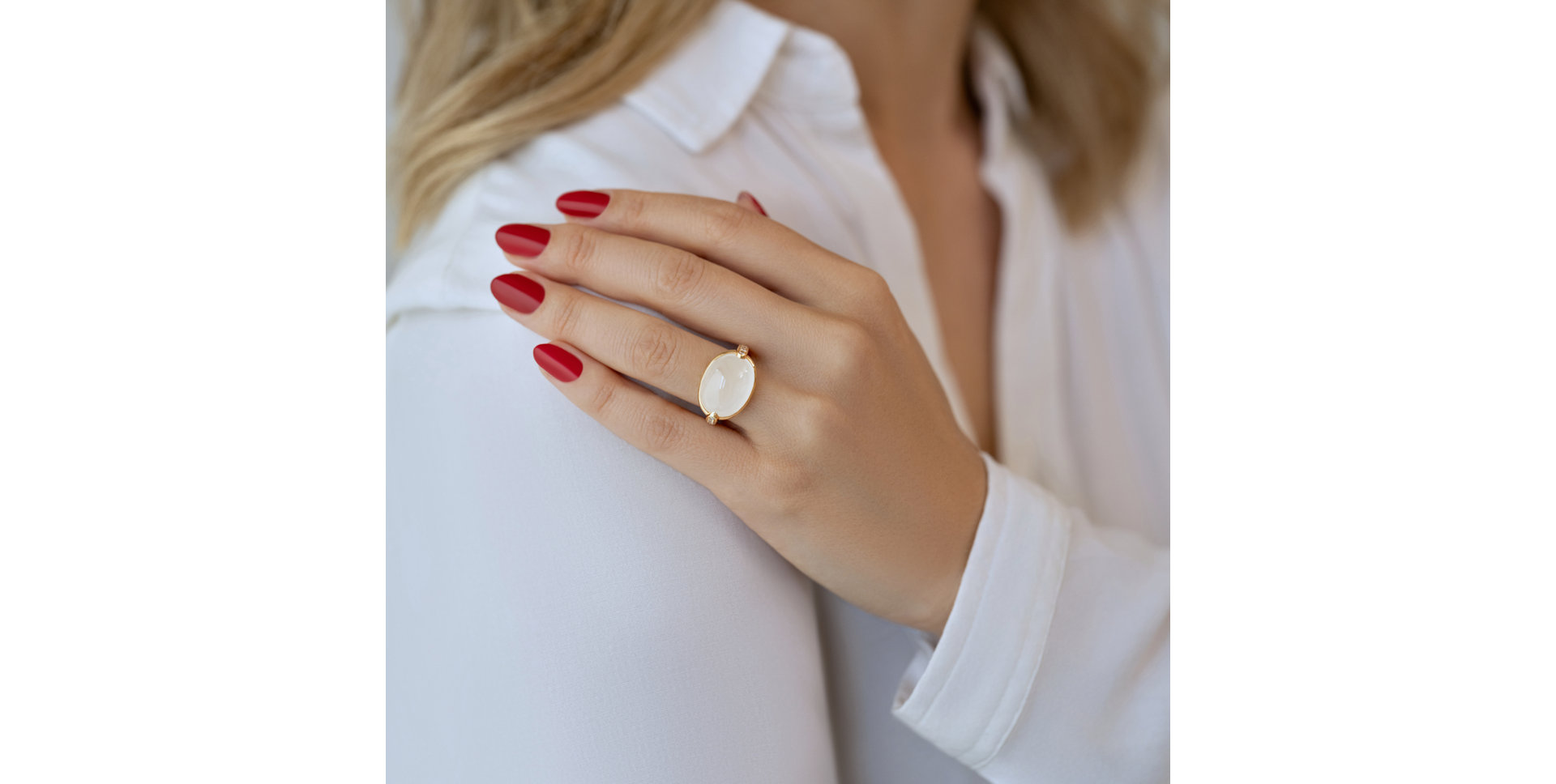 Prsteň s diamantmi a mesačným kameňom Lunar Embrace