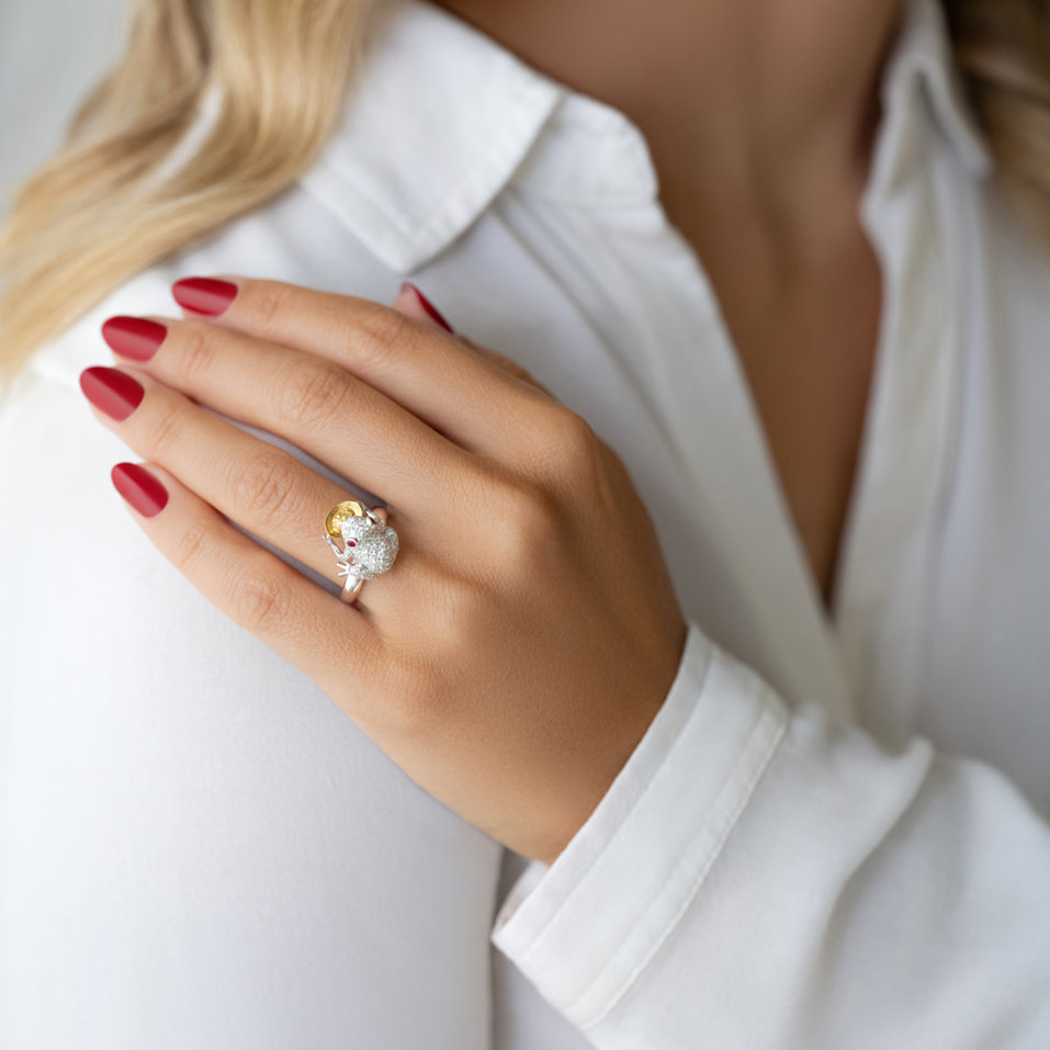 Prsteň s diamantmi, zafírmi a rubínmi Elegant Frog