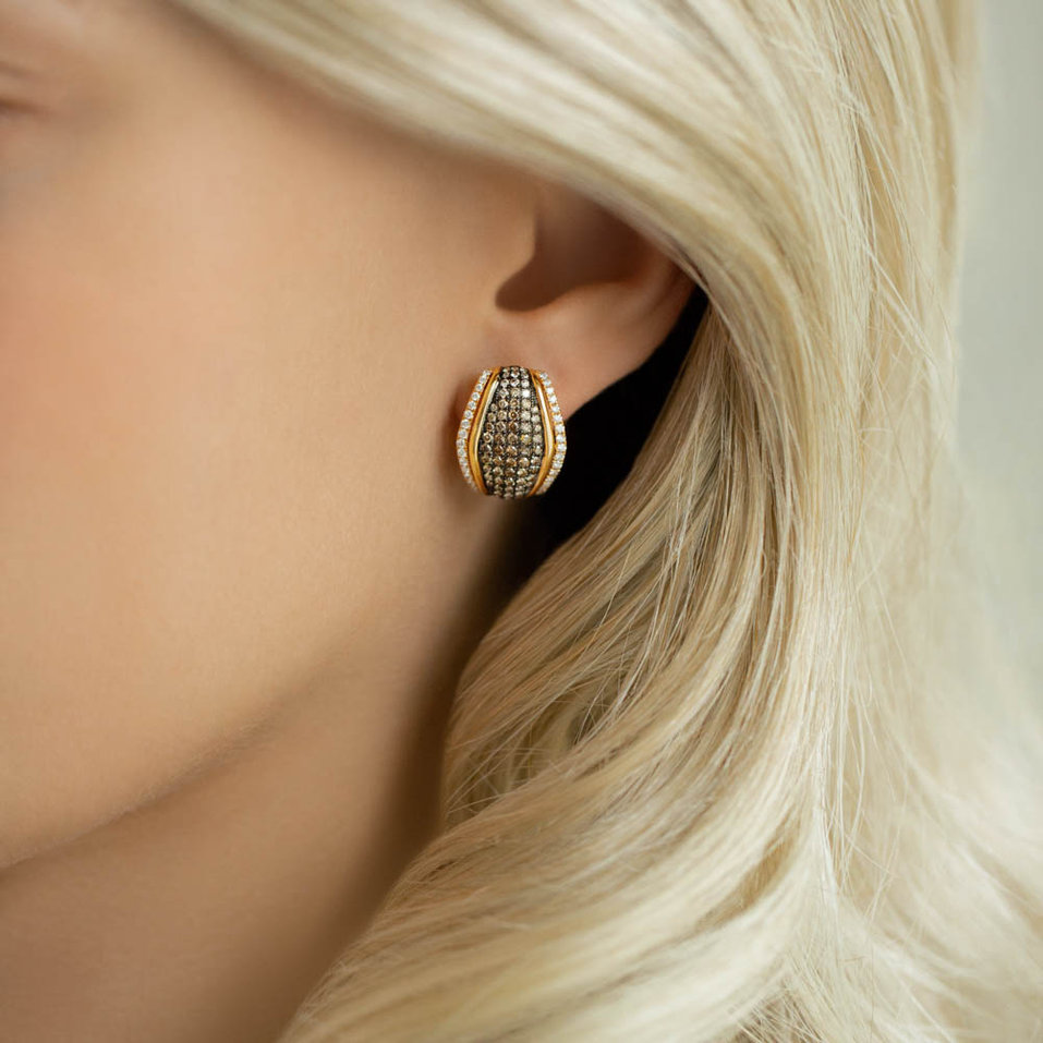 Náušnice s bielymi a hnedými diamantmi Goldie