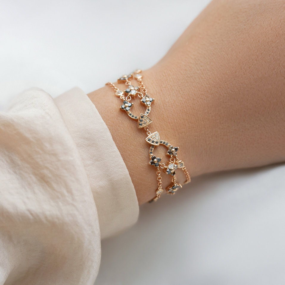 Náramok s bielymi, hnedými a čiernymi diamantmi Gold Symphony