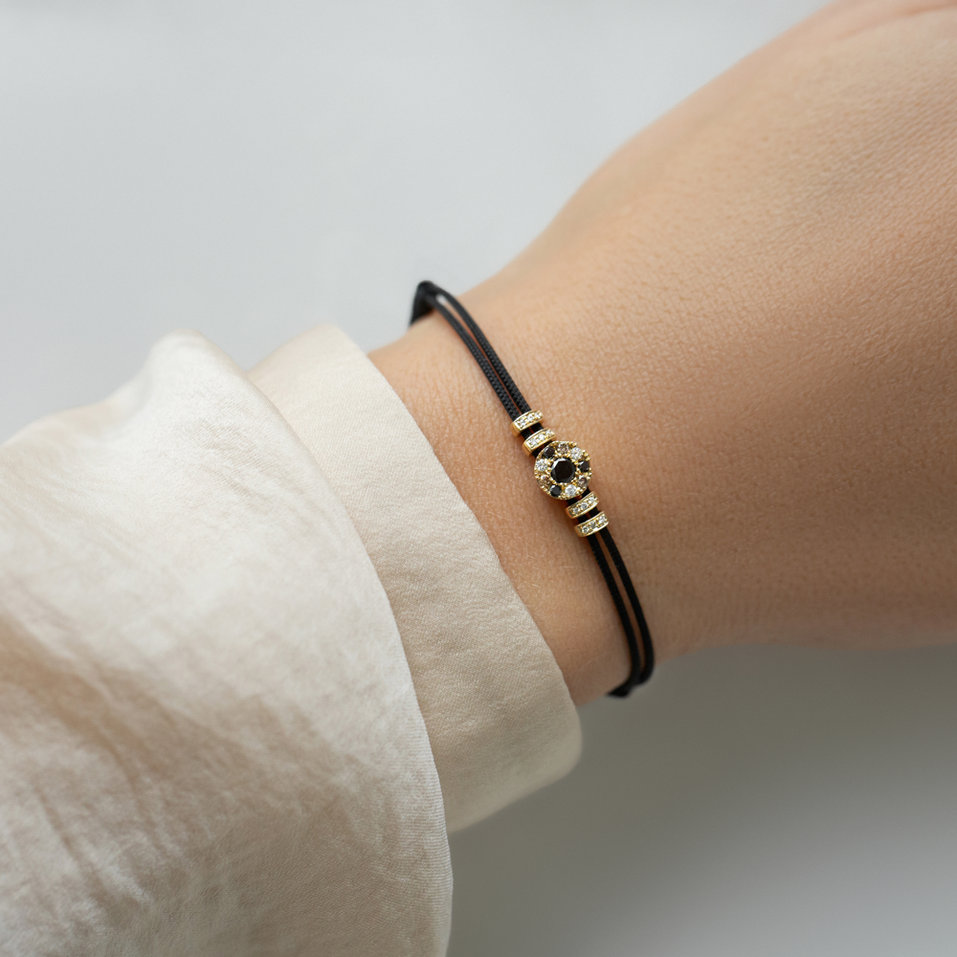 Náramok s bielymi, hnedými a čiernymi diamantmi Shamballa