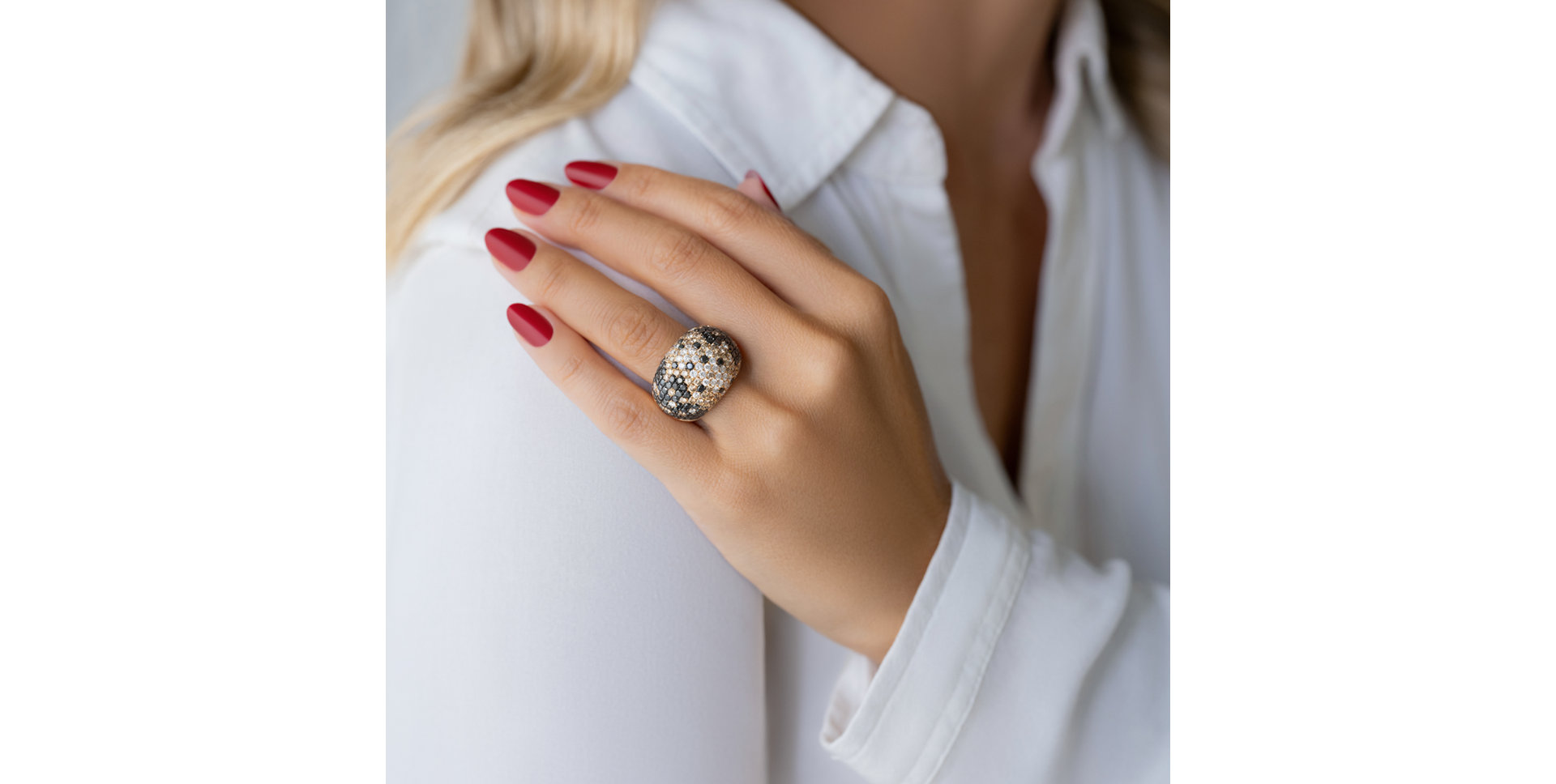 Prsteň s bielymi, hnedými a čiernymi diamantmi Sweet Kiss