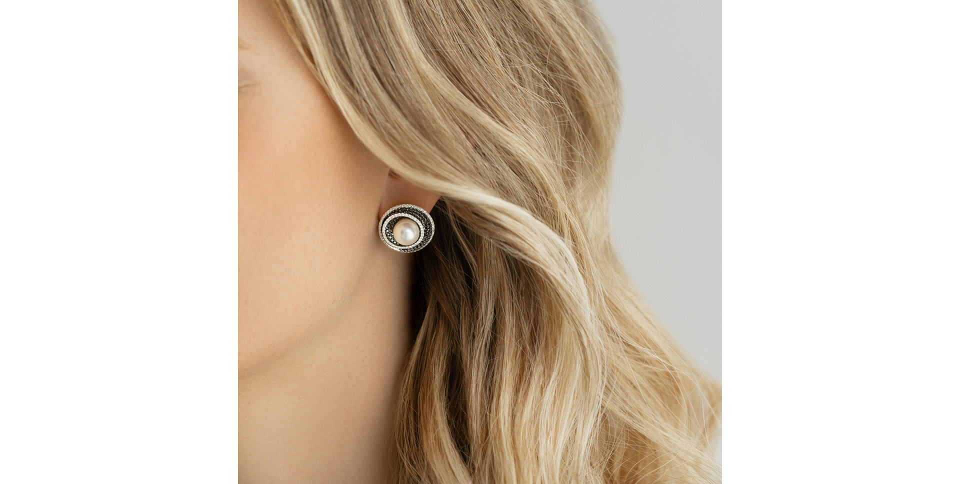 Náušnice s čiernymi a bielymi diamantmi a perlou Anapos Dream