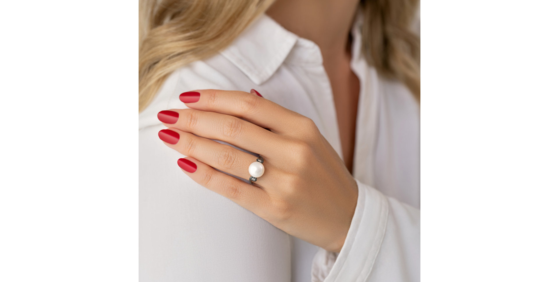 Prsteň s čiernymi a bielymi diamantmi a perlou Oceanus Grace