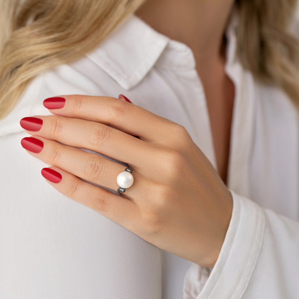 Prsteň s čiernymi a bielymi diamantmi a perlou Oceanus Grace