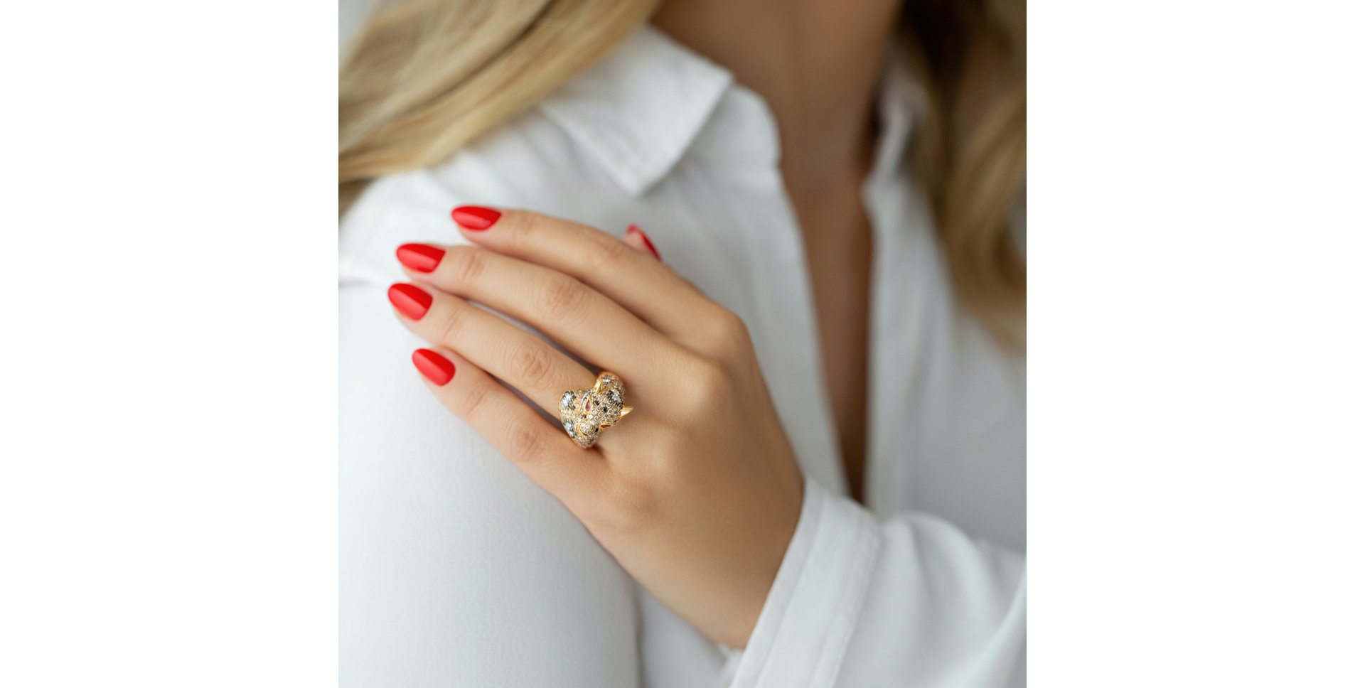 Prsteň s bielymi, hnedými a čiernymi diamantmi a rubínmi Shining Cheetah