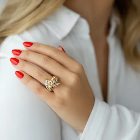 Prsteň s bielymi, hnedými a čiernymi diamantmi a rubínmi Shining Cheetah