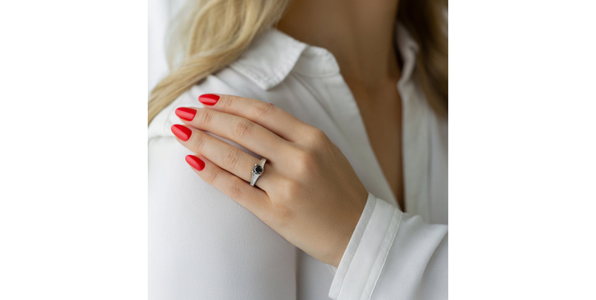 Prsteň s čiernymi a bielymi diamantmi Broadway Miracle