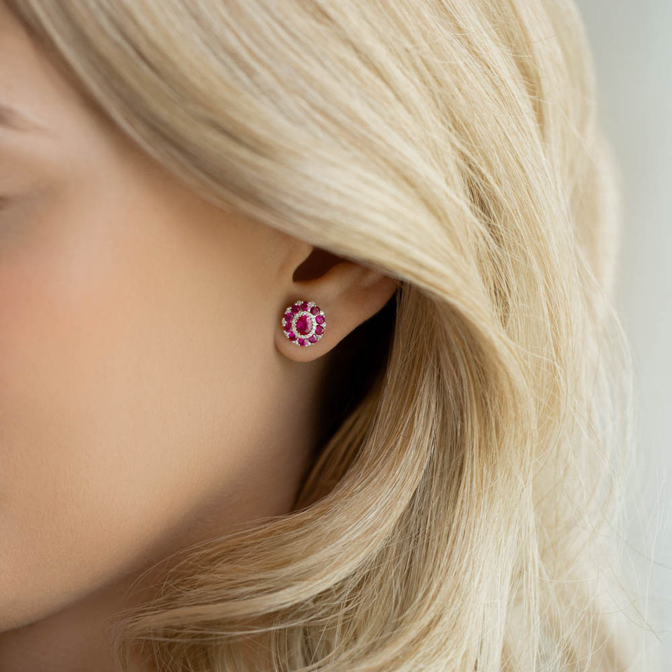 Náušnice s diamantmi a rubínmi Lovely Twist