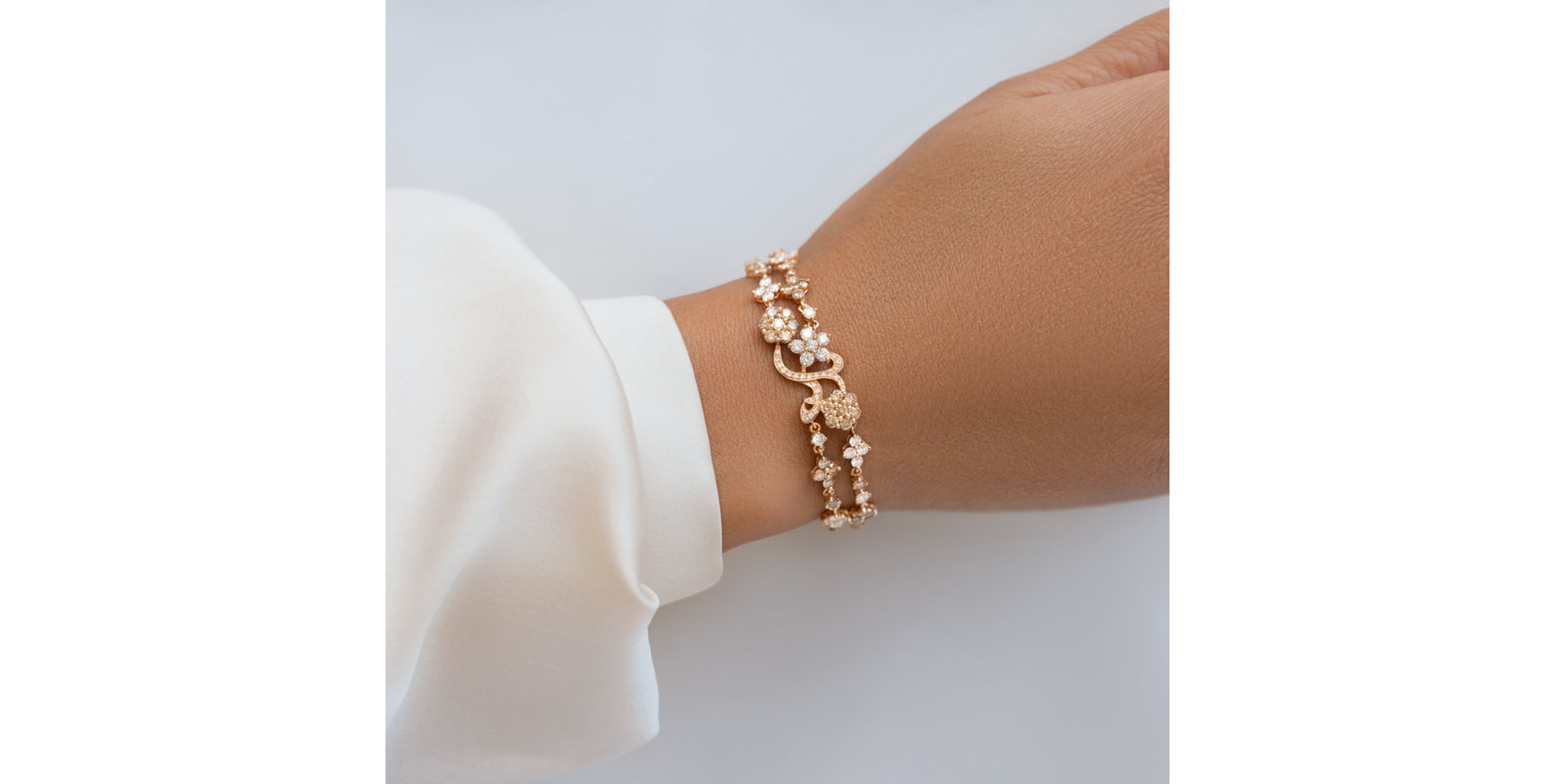 Náramok s bielymi a hnedými diamantmi Starshine Flowers
