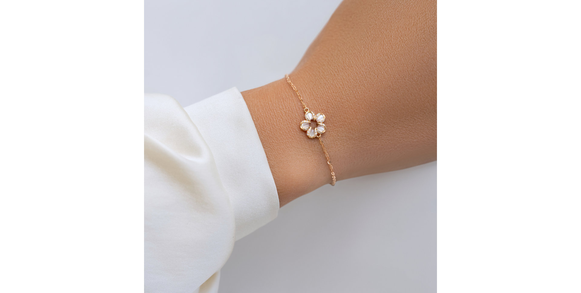 Náramok s diamantmi a perleťou Cupid Daisy