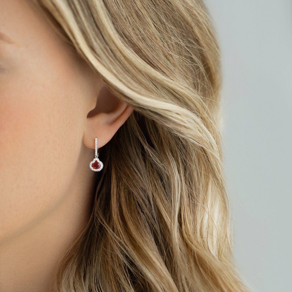 Náušnice s rubínom a diamantmi Red Hope