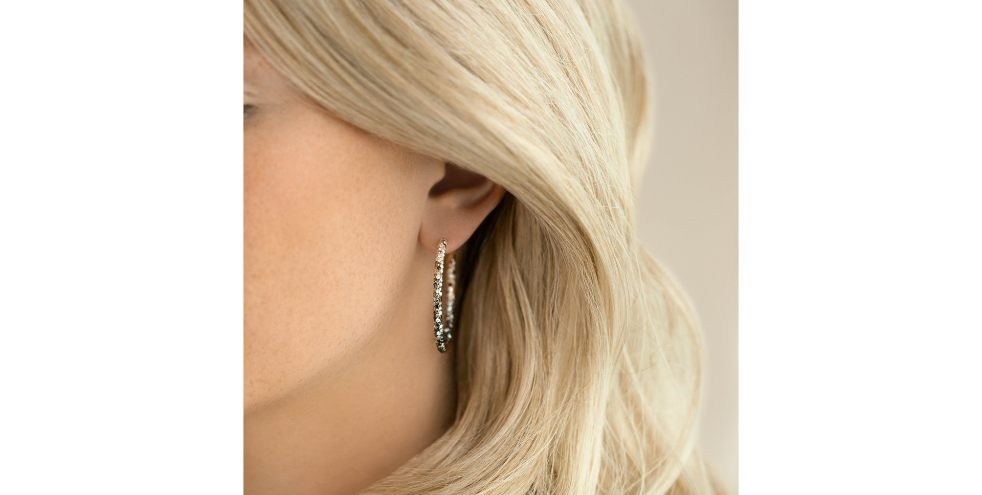 Náušnice s bielymi, hnedými a čiernymi diamantmi Moonlight Rain