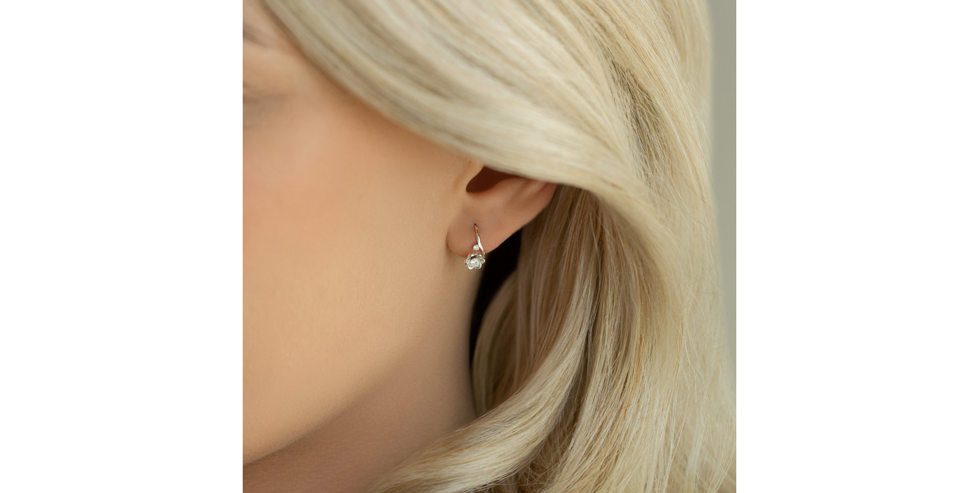 Náušnice s diamantmi Flowering Secret