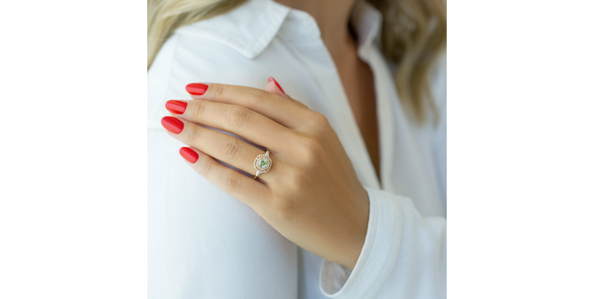 Prsteň s bielymi a zelenými diamantmi Fascinating Countess