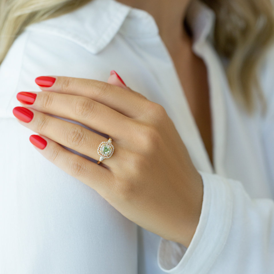 Prsteň s bielymi a zelenými diamantmi Fascinating Countess