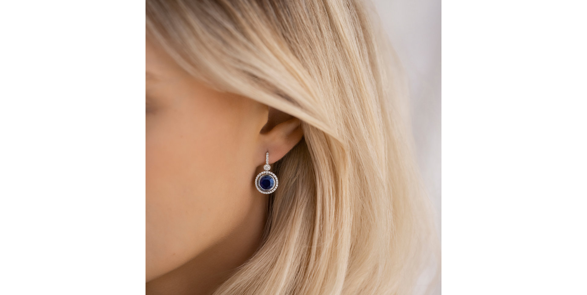 Náušnice s zafírom a diamantmi Sky Odyssey