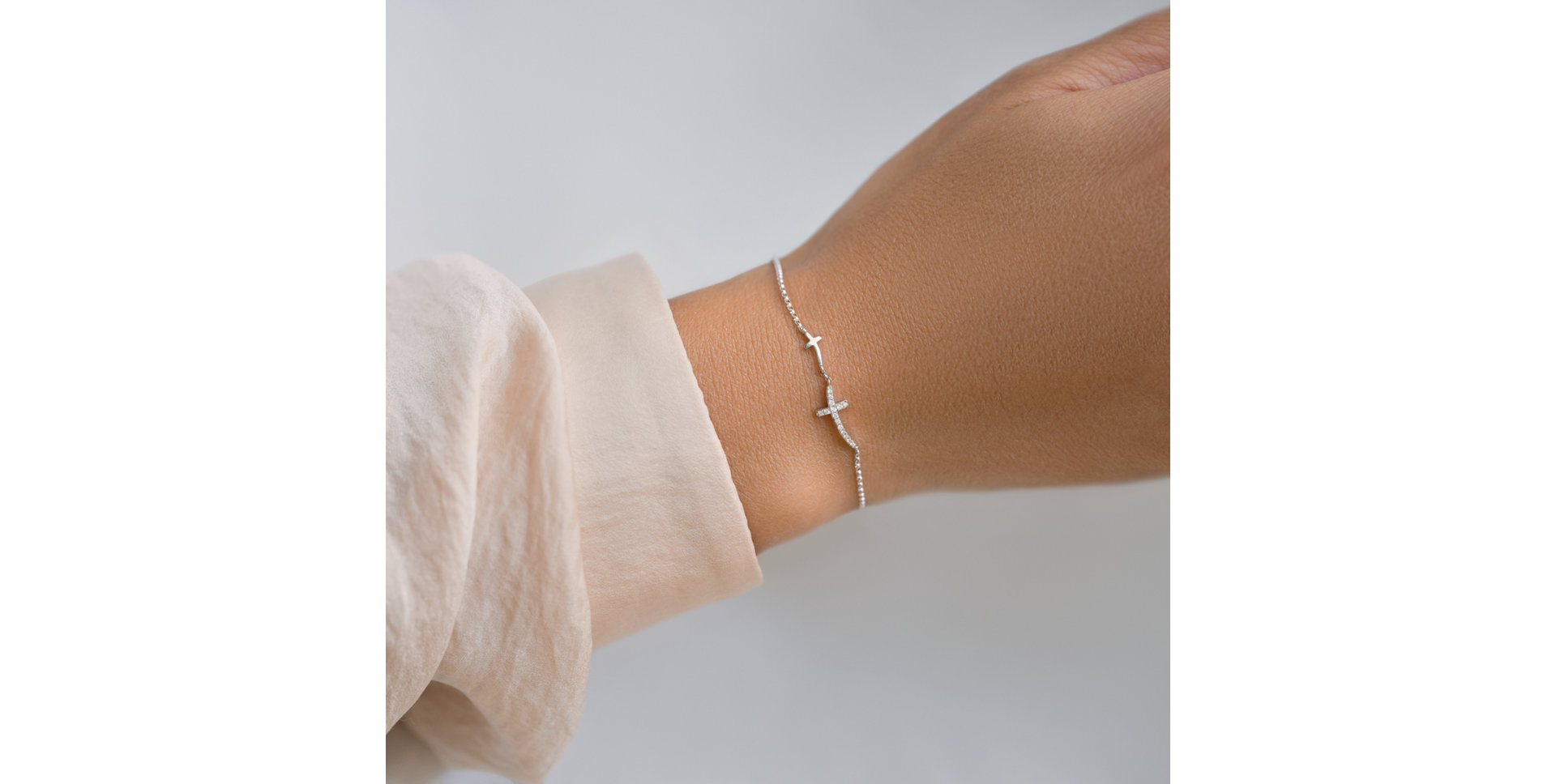 Náramok s diamantmi Cross of Shadows