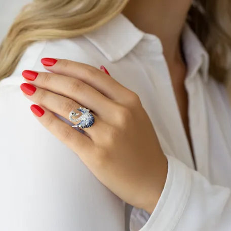 Prsteň s čiernymi a bielymi diamantmi a zafírmi Magical Swan