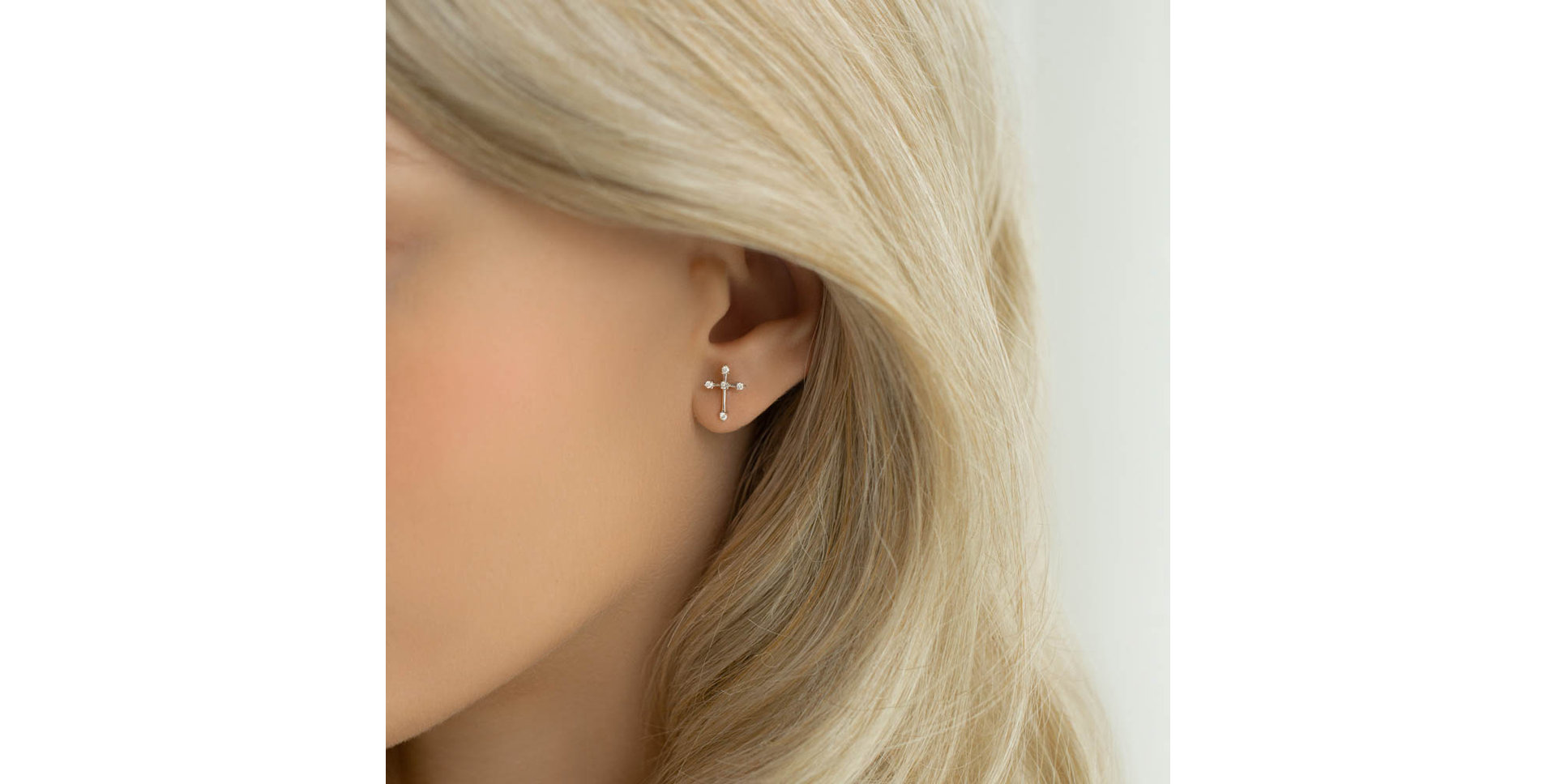 Náušnice s diamantom a rubínmi Passion Cross