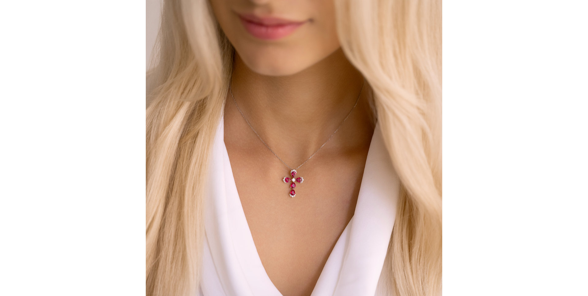 Prívesok s diamantmi a rubínmi Temptation Cross