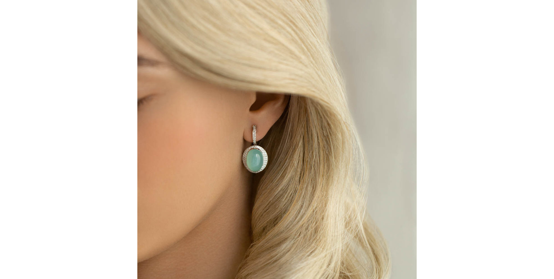 Náušnice s chalcedonom a diamantmi Endless Bloom